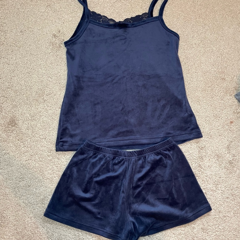 PAJAMAS - Picture 2 of 3